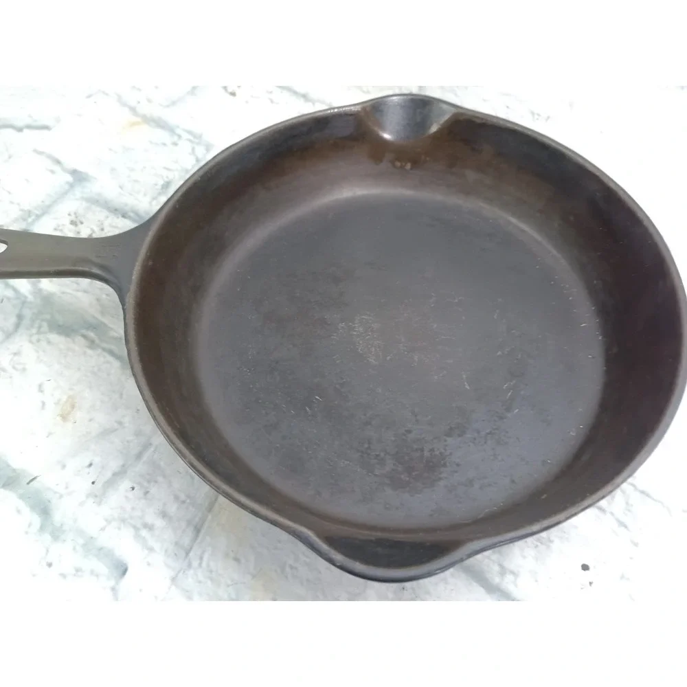 Vintage Griswold Cast Iron Skillet No. 6 Erie, PA 699 T Used